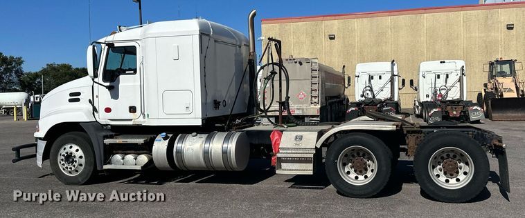 image for item LR9514 2014 Mack CXU613 semi truck