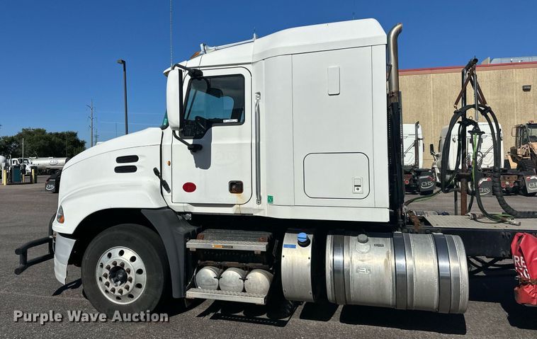 image for item LR9514 2014 Mack CXU613 semi truck