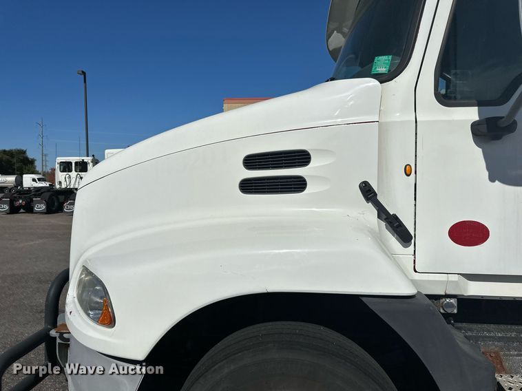 image for item LR9514 2014 Mack CXU613 semi truck