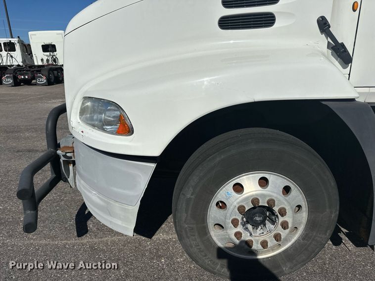 image for item LR9514 2014 Mack CXU613 semi truck