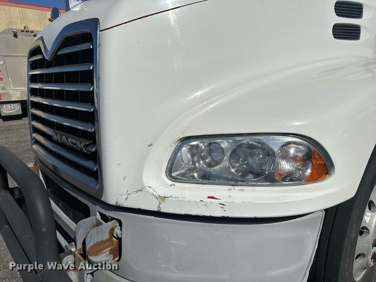 image for item LR9514 2014 Mack CXU613 semi truck
