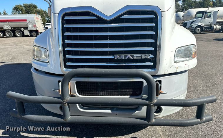 image for item LR9514 2014 Mack CXU613 semi truck
