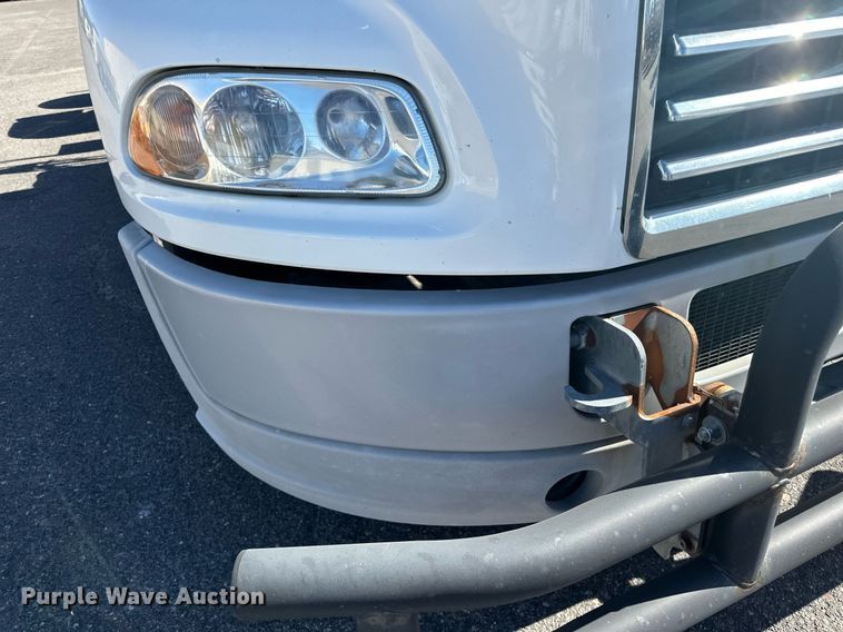 image for item LR9514 2014 Mack CXU613 semi truck