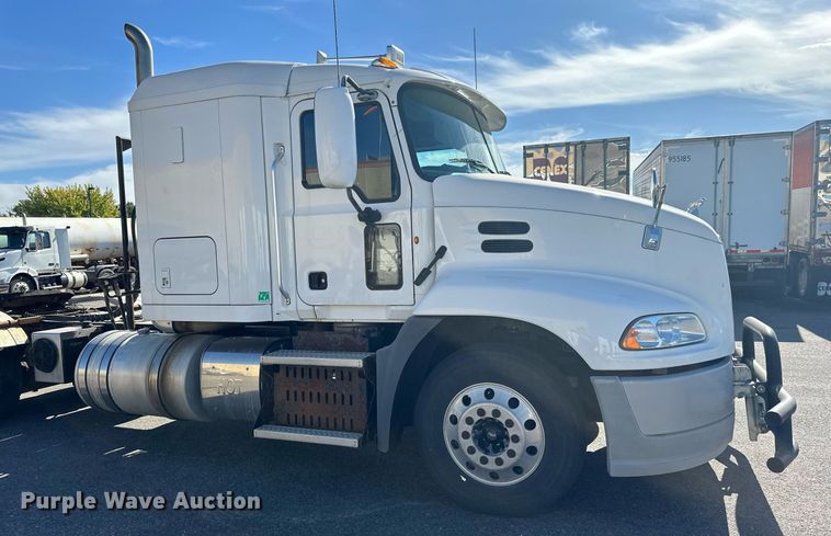 image for item LR9514 2014 Mack CXU613 semi truck