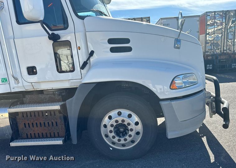 image for item LR9514 2014 Mack CXU613 semi truck