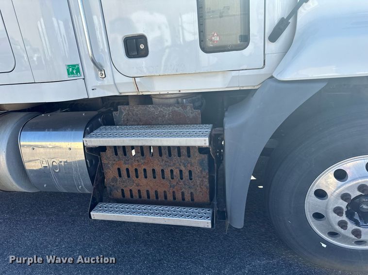 image for item LR9514 2014 Mack CXU613 semi truck