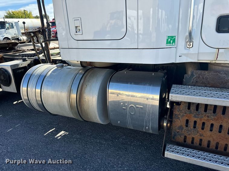 image for item LR9514 2014 Mack CXU613 semi truck