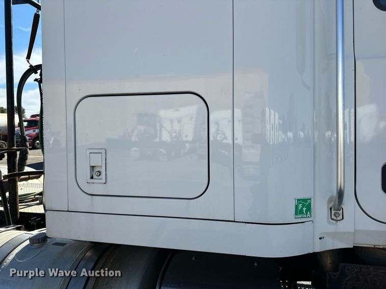 image for item LR9514 2014 Mack CXU613 semi truck