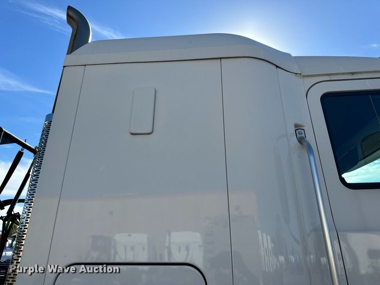 image for item LR9514 2014 Mack CXU613 semi truck