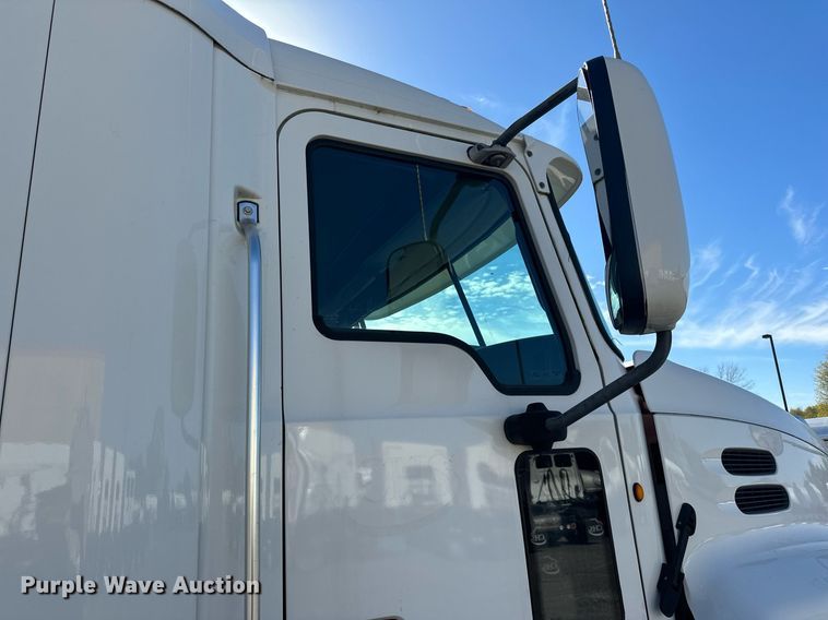 image for item LR9514 2014 Mack CXU613 semi truck