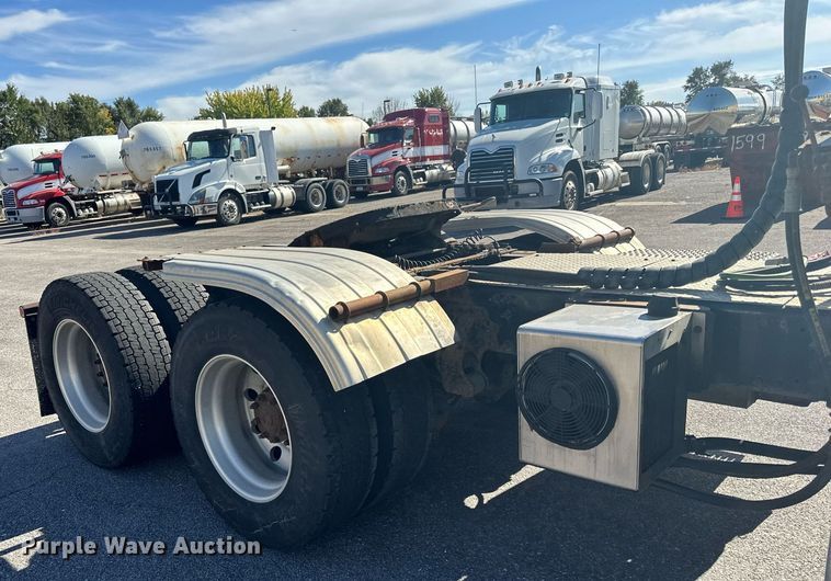 image for item LR9514 2014 Mack CXU613 semi truck