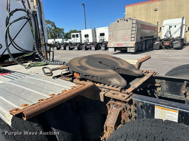 image for item LR9514 2014 Mack CXU613 semi truck