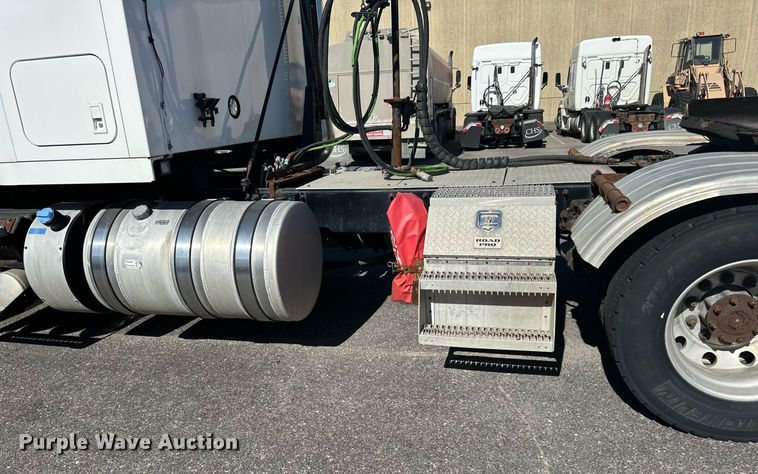 image for item LR9514 2014 Mack CXU613 semi truck