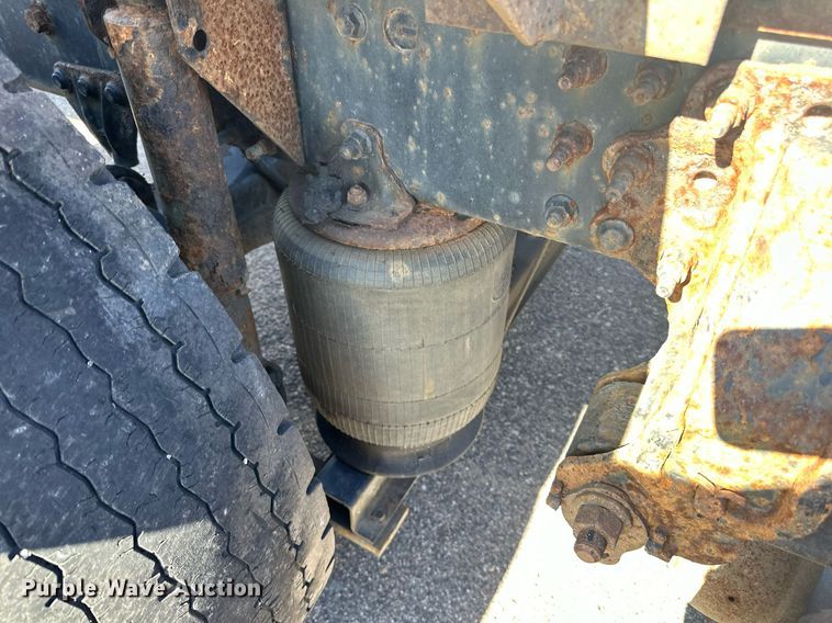 image for item LR9514 2014 Mack CXU613 semi truck