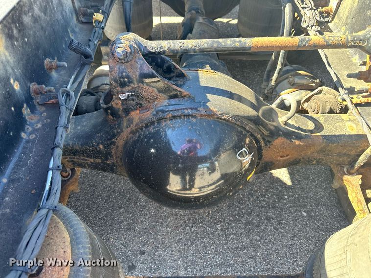 image for item LR9514 2014 Mack CXU613 semi truck