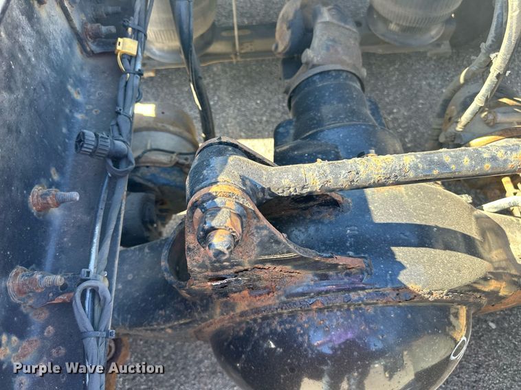 image for item LR9514 2014 Mack CXU613 semi truck