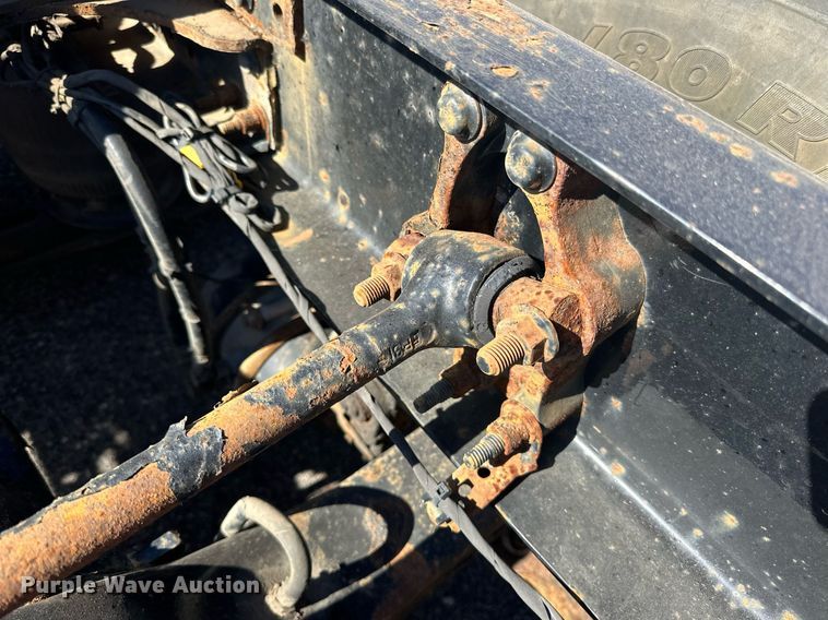 image for item LR9514 2014 Mack CXU613 semi truck