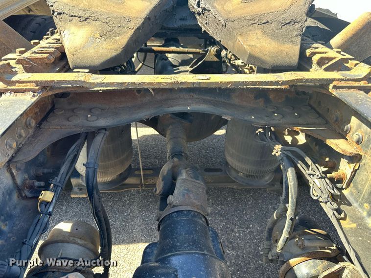 image for item LR9514 2014 Mack CXU613 semi truck