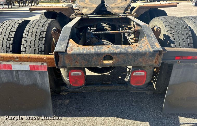 image for item LR9514 2014 Mack CXU613 semi truck