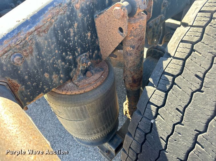 image for item LR9514 2014 Mack CXU613 semi truck