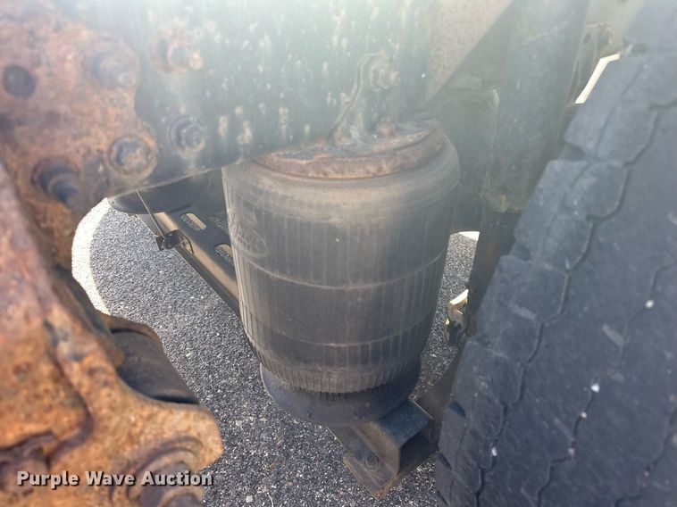 image for item LR9514 2014 Mack CXU613 semi truck