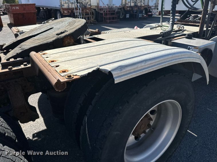 image for item LR9514 2014 Mack CXU613 semi truck