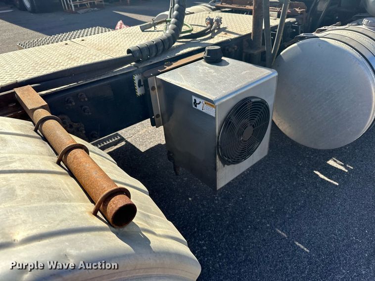 image for item LR9514 2014 Mack CXU613 semi truck