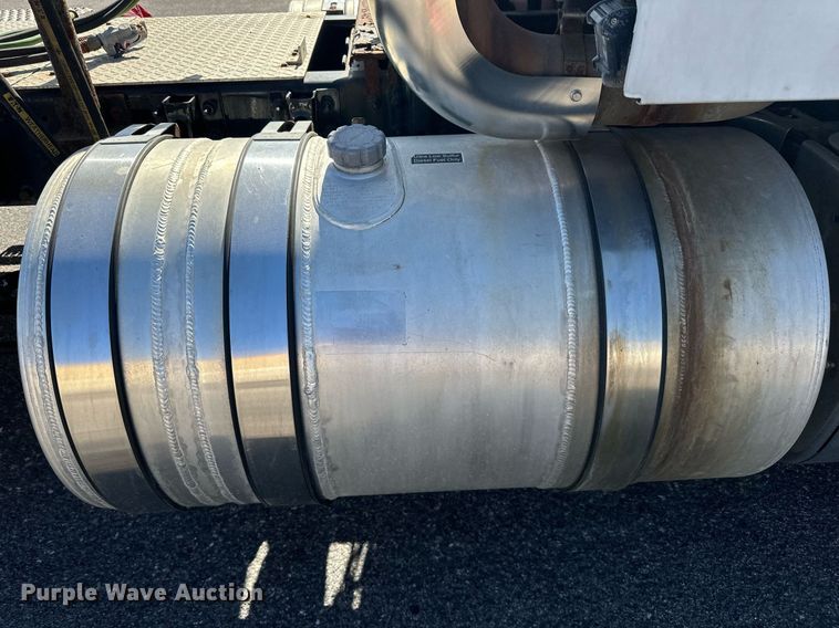 image for item LR9514 2014 Mack CXU613 semi truck