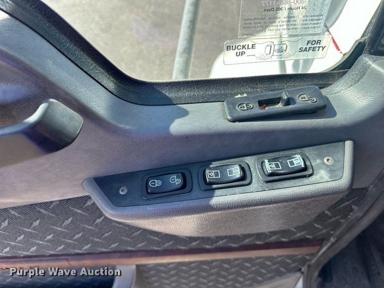 image for item LR9514 2014 Mack CXU613 semi truck