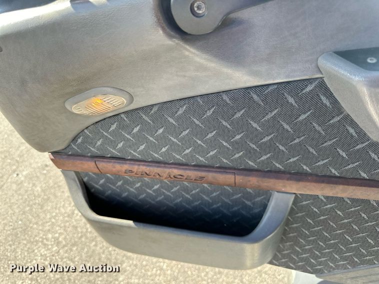 image for item LR9514 2014 Mack CXU613 semi truck