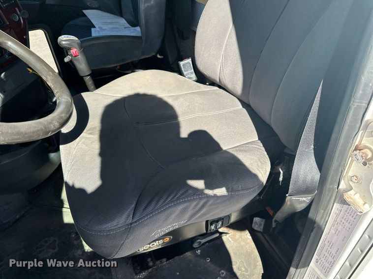 image for item LR9514 2014 Mack CXU613 semi truck