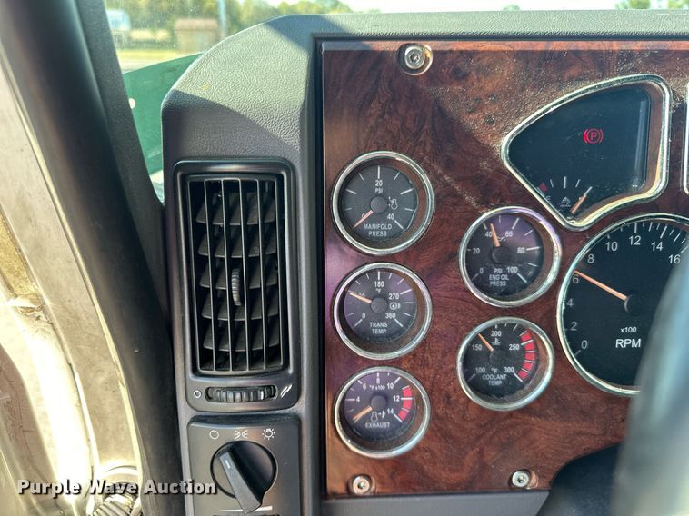 image for item LR9514 2014 Mack CXU613 semi truck