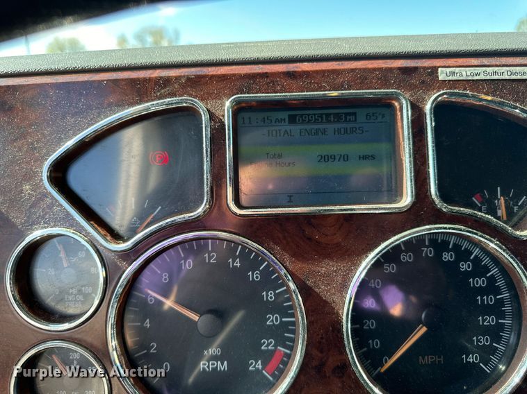 image for item LR9514 2014 Mack CXU613 semi truck