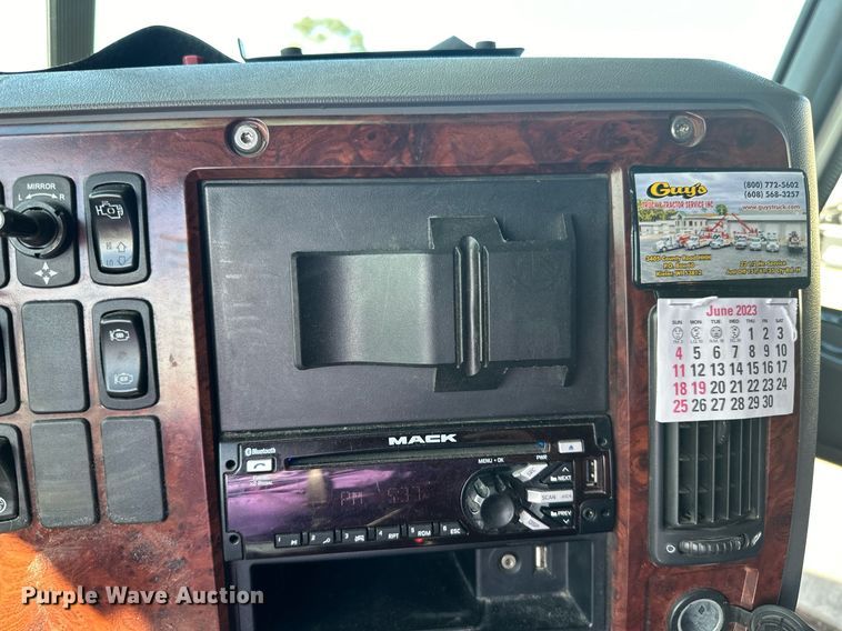 image for item LR9514 2014 Mack CXU613 semi truck