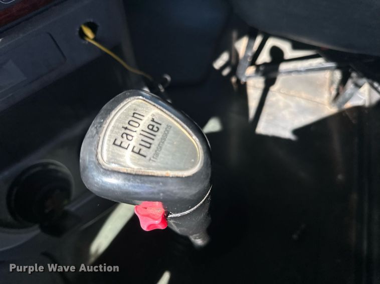 image for item LR9514 2014 Mack CXU613 semi truck