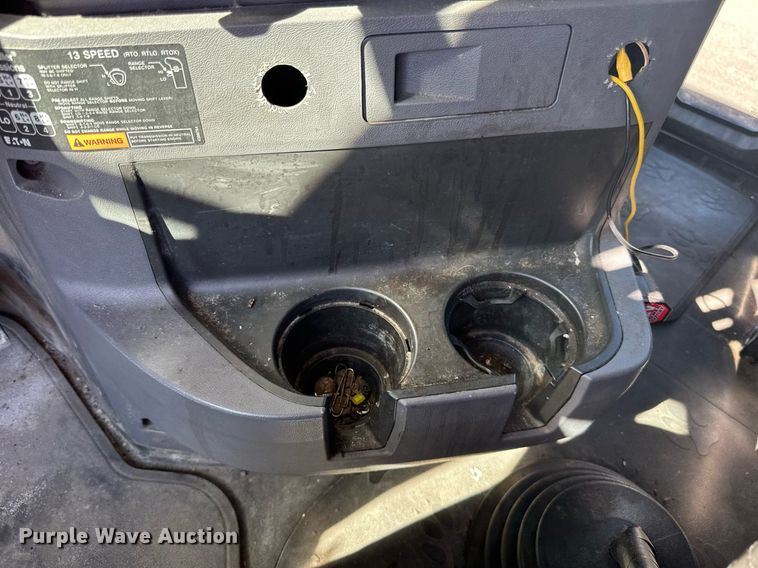 image for item LR9514 2014 Mack CXU613 semi truck