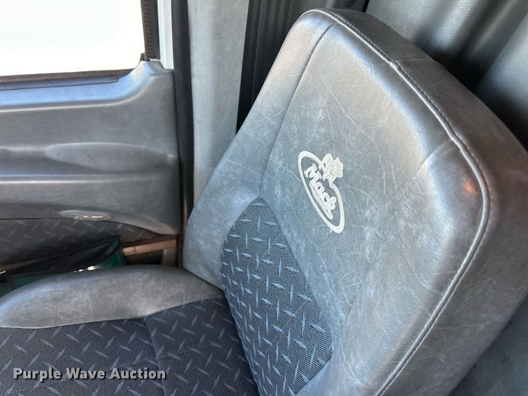 image for item LR9514 2014 Mack CXU613 semi truck