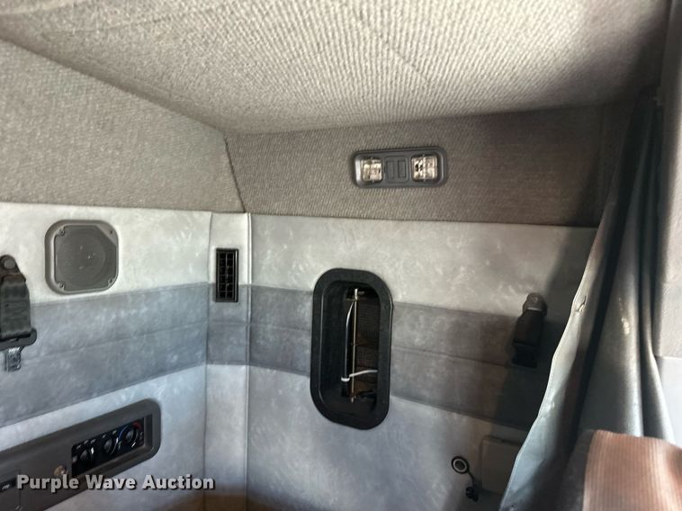 image for item LR9514 2014 Mack CXU613 semi truck