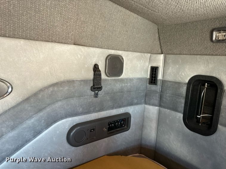 image for item LR9514 2014 Mack CXU613 semi truck