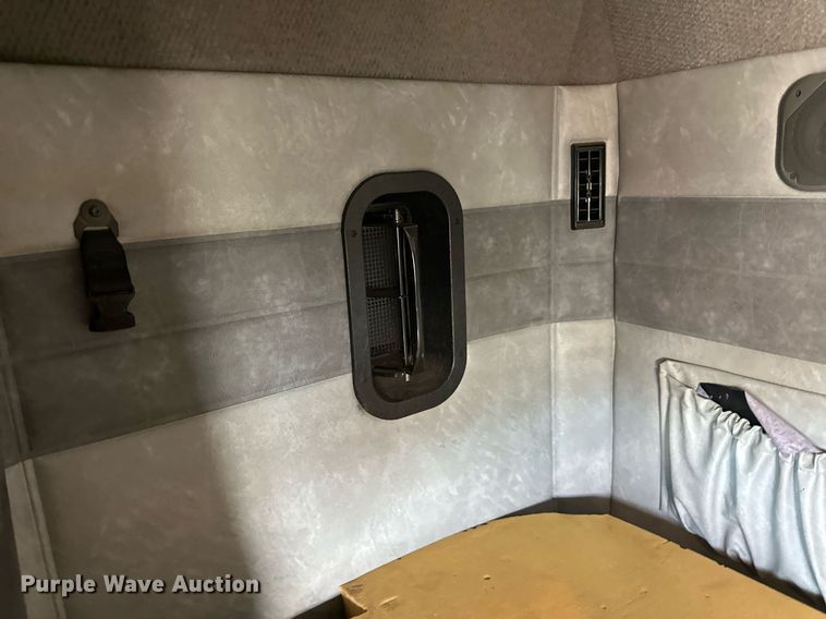 image for item LR9514 2014 Mack CXU613 semi truck