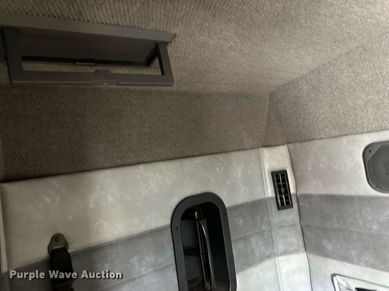 image for item LR9514 2014 Mack CXU613 semi truck