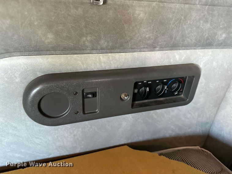 image for item LR9514 2014 Mack CXU613 semi truck