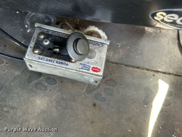 image for item LR9514 2014 Mack CXU613 semi truck