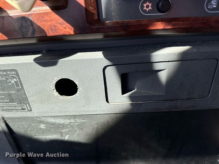 image for item LR9514 2014 Mack CXU613 semi truck