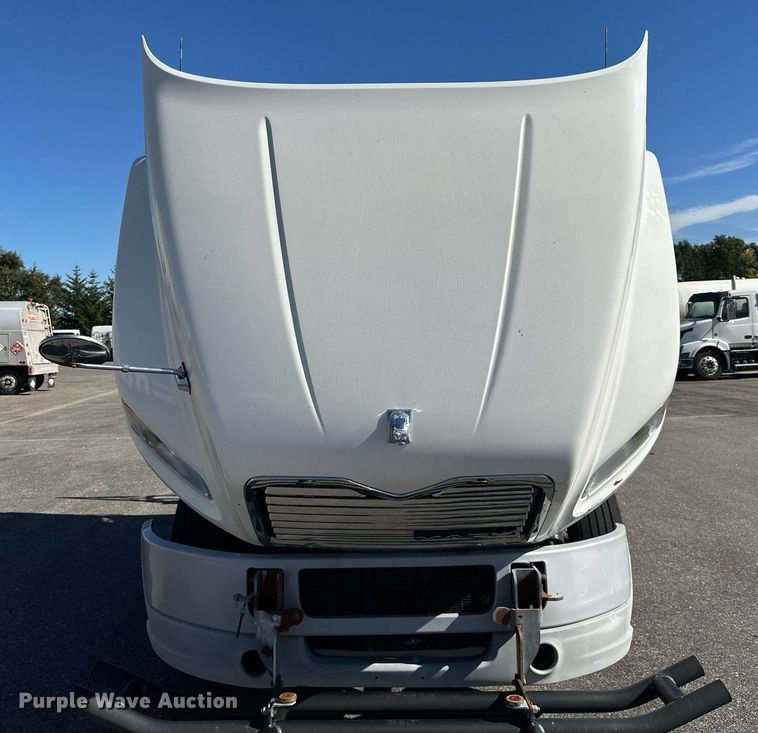 image for item LR9514 2014 Mack CXU613 semi truck