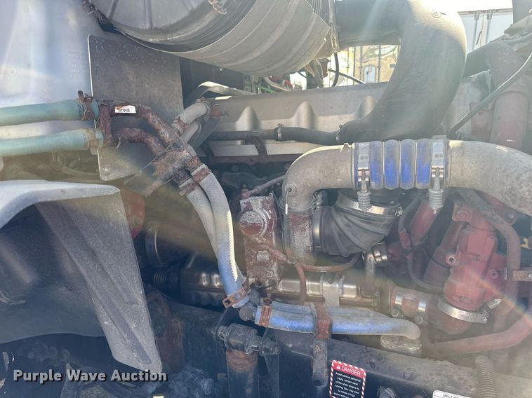 image for item LR9514 2014 Mack CXU613 semi truck