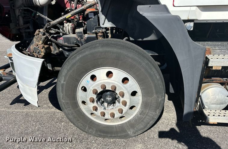 image for item LR9514 2014 Mack CXU613 semi truck