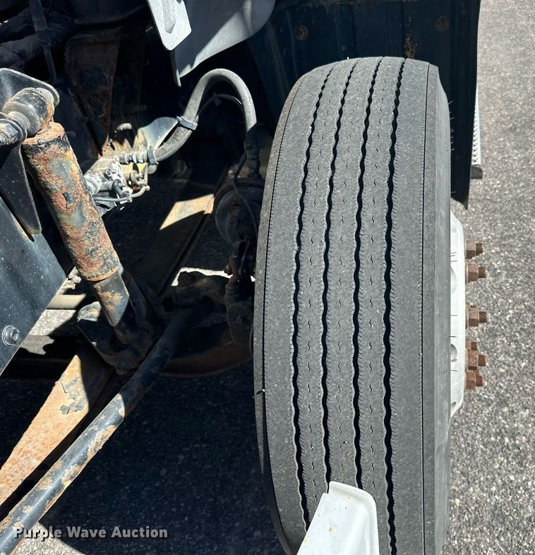 image for item LR9514 2014 Mack CXU613 semi truck