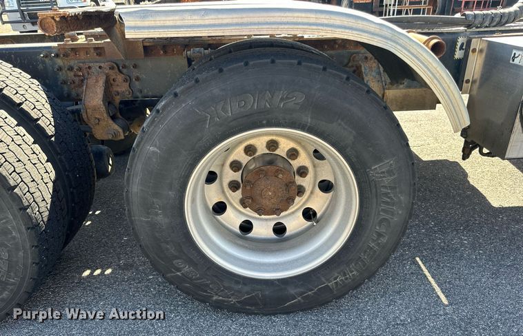 image for item LR9514 2014 Mack CXU613 semi truck