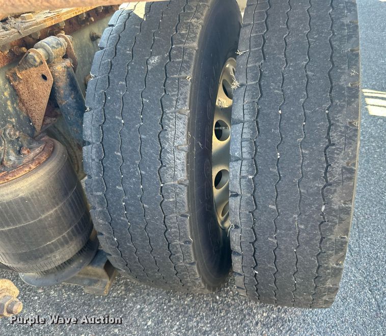 image for item LR9514 2014 Mack CXU613 semi truck